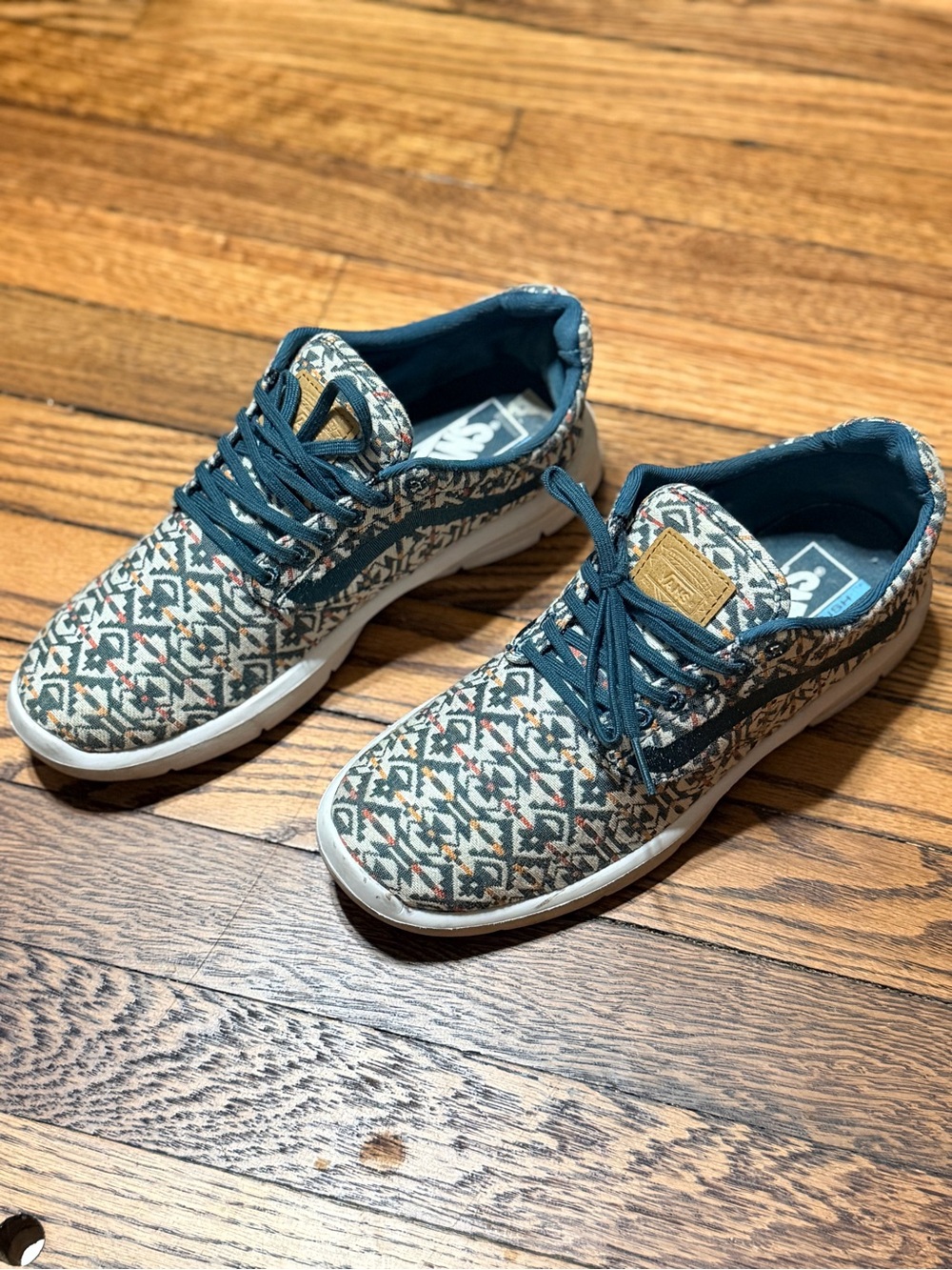 Vans Cush Geometric Print Low Top Sneakers Navy Tan Women’s 8 Men’s 6.5